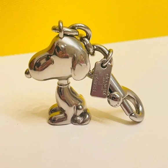 Coach x Peanuts Snoopy Keychain/ Bag Charm - Picture 14 of 16